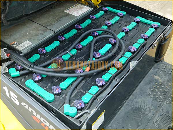 Xe nâng điện ngồi lái KOMATSU FB15M-12 gắn bình điện axít chì 48V - 468Ah LIFTTOP VTIL6