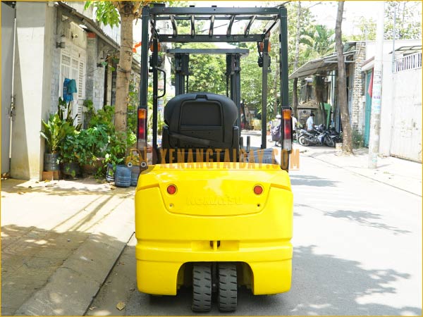 Xe nâng điện ngồi lái KOMATSU FB15M-12 gắn bình điện axít chì 48V - 468Ah LIFTTOP VTIL6