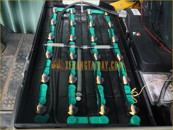 Xe nâng điện ngồi lái KOMATSU FB18-12