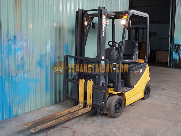 Xe nâng điện ngồi lái KOMATSU FB18-12