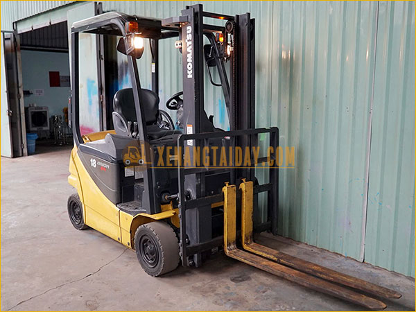 Xe nâng điện ngồi lái KOMATSU FB18-12