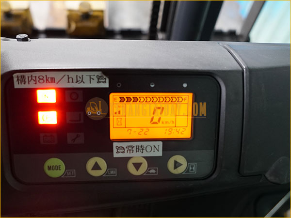 Xe nâng điện ngồi lái KOMATSU FB18-12