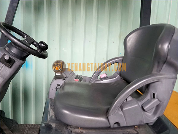Xe nâng điện ngồi lái KOMATSU FB18-12