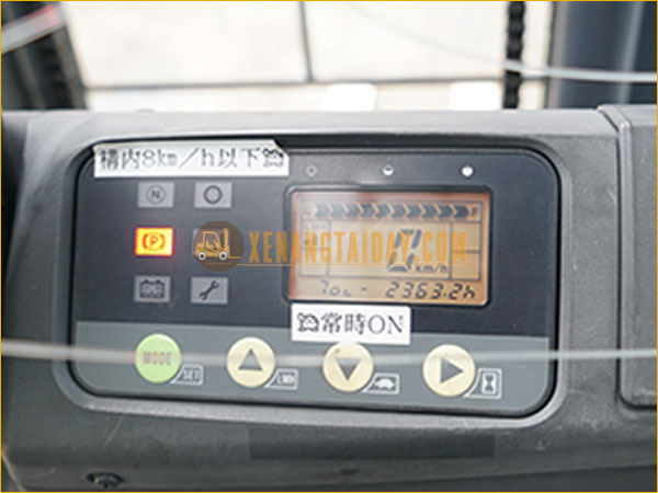 Xe nâng điện ngồi lái KOMATSU FB18-12