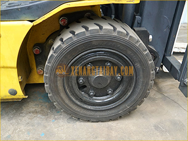 Xe nâng điện ngồi lái KOMATSU FB18-12