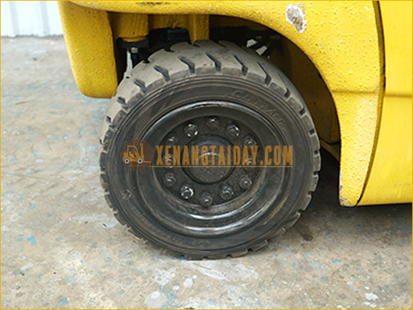 Xe nâng điện ngồi lái KOMATSU FB18-12