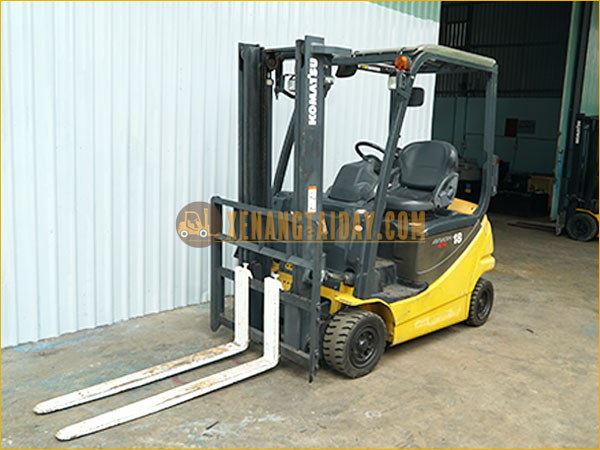 Xe nâng điện ngồi lái KOMATSU FB18-12