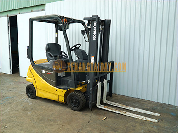 Xe nâng điện ngồi lái KOMATSU FB18-12
