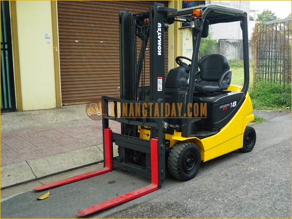 Xe nâng điện ngồi lái KOMATSU FB18-12