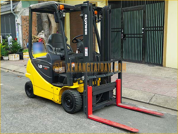 Xe nâng điện ngồi lái KOMATSU FB18-12