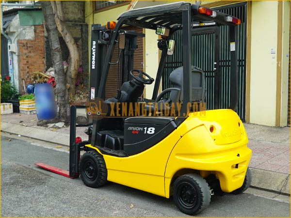Xe nâng điện ngồi lái KOMATSU FB18-12