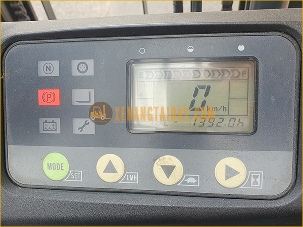 Xe nâng điện ngồi lái KOMATSU FB18-12