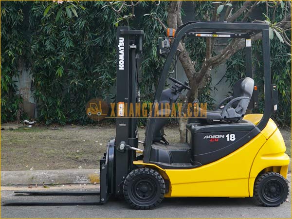 Xe nâng điện ngồi lái KOMATSU FB18-12