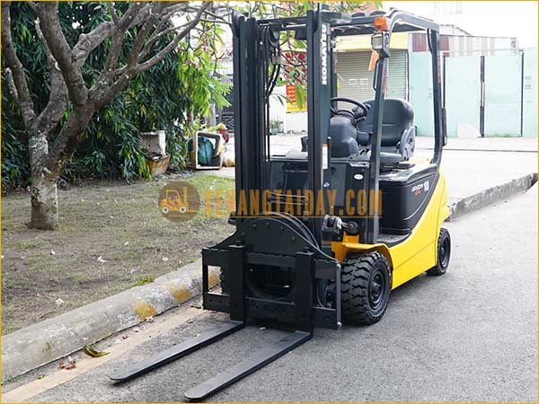 Xe nâng điện ngồi lái KOMATSU FB18-12