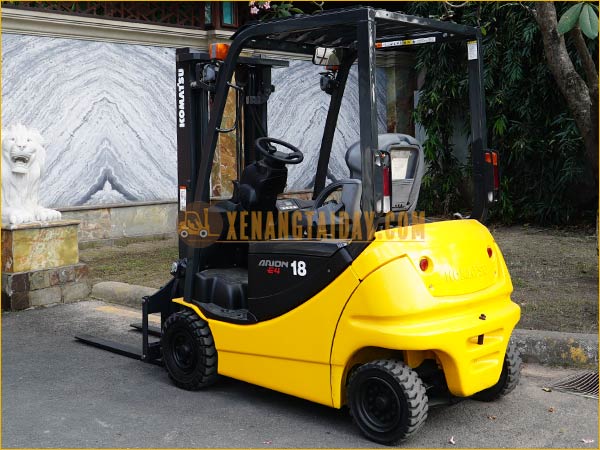 Xe nâng điện ngồi lái KOMATSU FB18-12