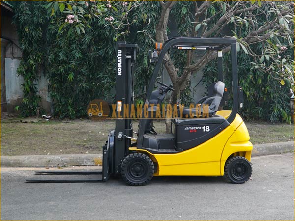 Xe nâng điện ngồi lái KOMATSU FB18-12