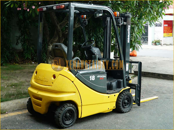 Xe nâng điện ngồi lái KOMATSU FB18-12