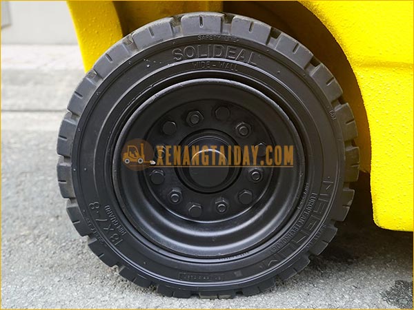 Xe nâng điện ngồi lái KOMATSU FB20A-12