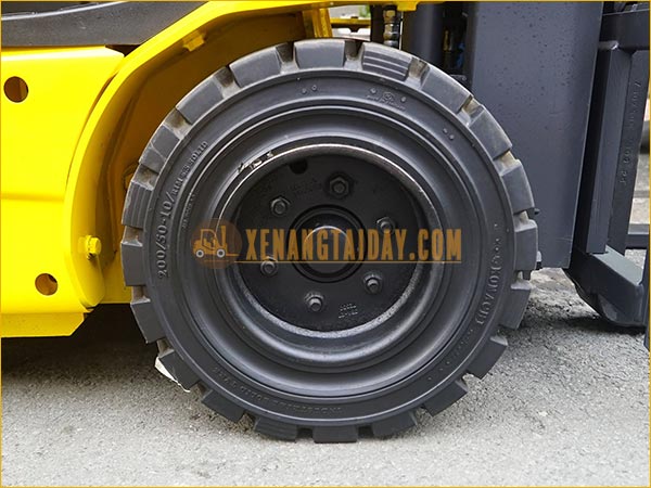 Xe nâng điện ngồi lái KOMATSU FB20A-12