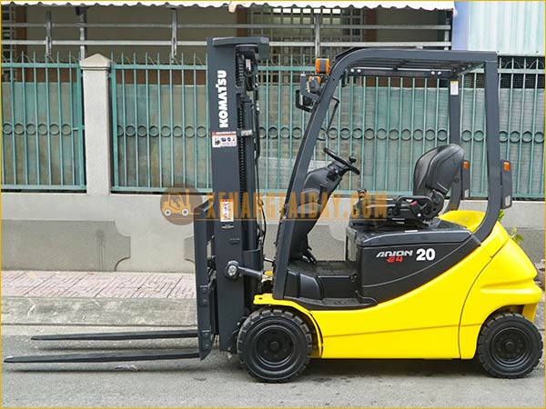 Xe nâng điện ngồi lái KOMATSU FB20A-12