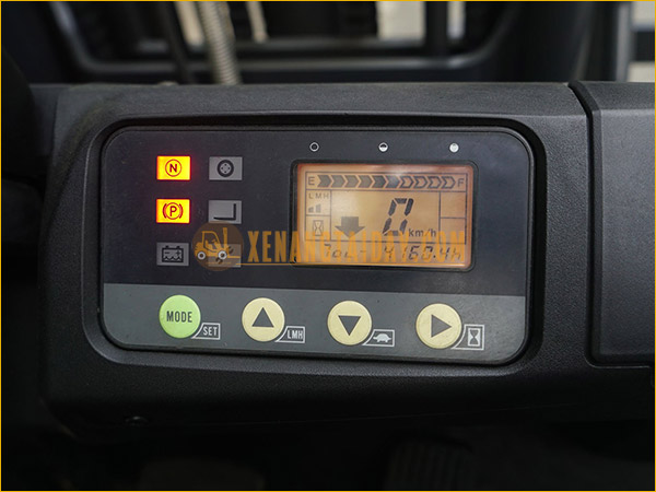 Xe nâng điện ngồi lái KOMATSU FB20A-12