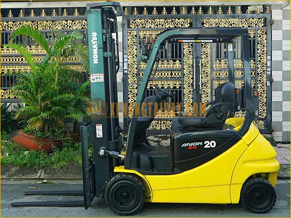 Xe nâng điện ngồi lái KOMATSU FB20A-12