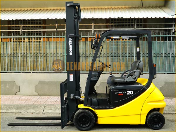 Xe nâng điện ngồi lái KOMATSU FB20A-12