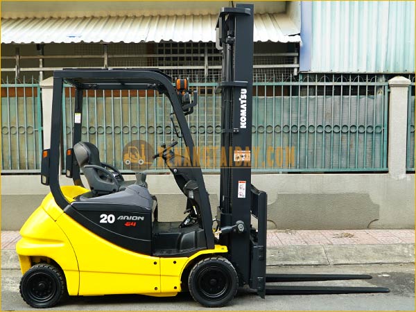 Xe nâng điện ngồi lái KOMATSU FB20A-12