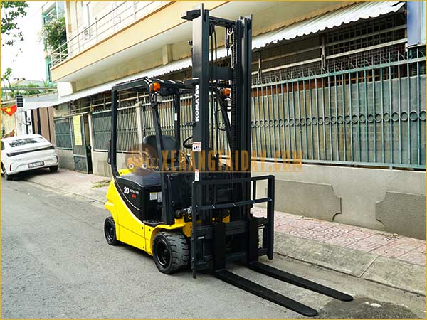 Xe nâng điện ngồi lái KOMATSU FB20A-12