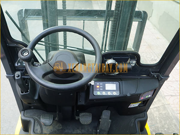 Xe nâng điện ngồi lái KOMATSU FB20AG-12
