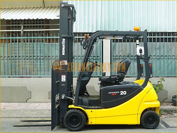 Xe nâng điện ngồi lái KOMATSU FB20AG-12