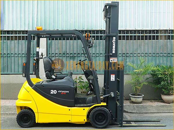 Xe nâng điện ngồi lái KOMATSU FB20AG-12