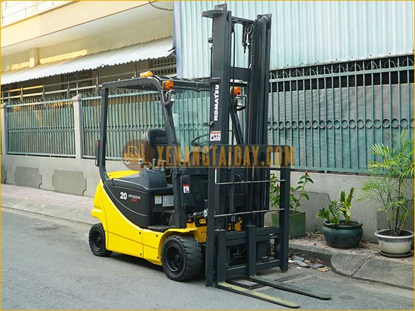 Xe nâng điện ngồi lái KOMATSU FB20AG-12