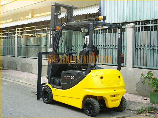Xe nâng điện ngồi lái KOMATSU FB20AG-12