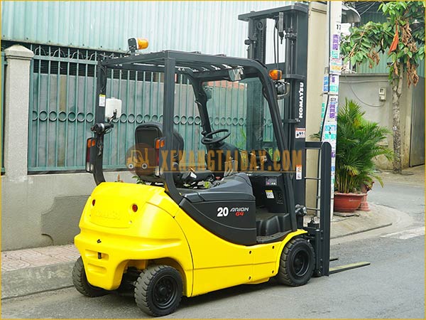 Xe nâng điện ngồi lái KOMATSU FB20AG-12