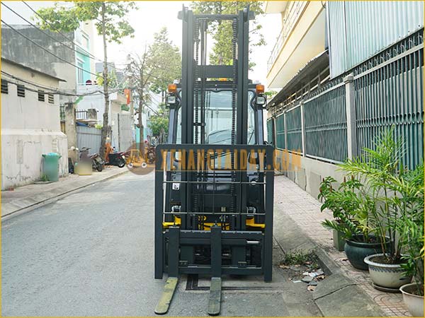 Xe nâng điện ngồi lái KOMATSU FB20AG-12