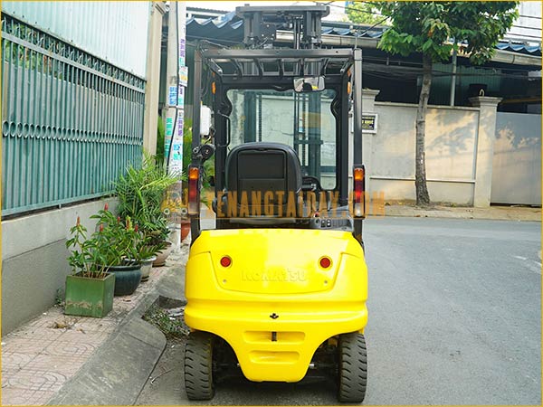 Xe nâng điện ngồi lái KOMATSU FB20AG-12