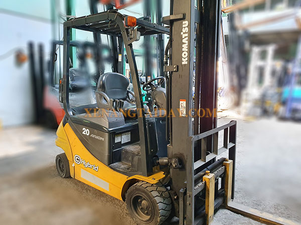 Xe nâng điện ngồi lái KOMATSU FB20AHB-12