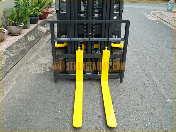 Xe nâng điện ngồi lái KOMATSU FB20M-12