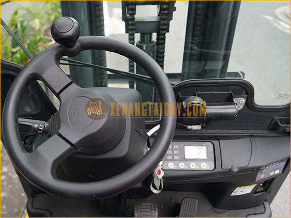 Xe nâng điện ngồi lái KOMATSU FB20M-12