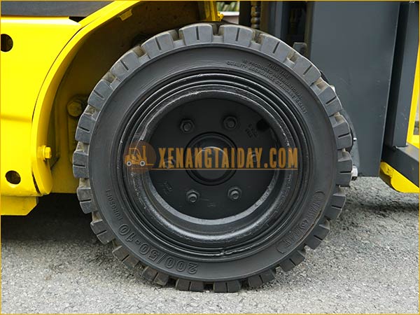 Xe nâng điện ngồi lái KOMATSU FB20M-12