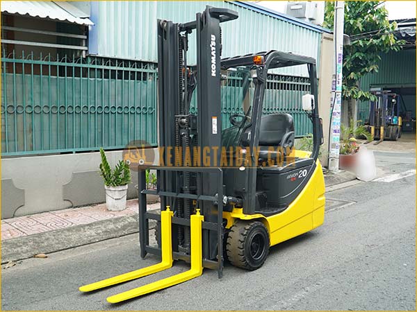 Xe nâng điện ngồi lái KOMATSU FB20M-12