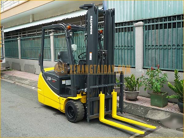 Xe nâng điện ngồi lái KOMATSU FB20M-12