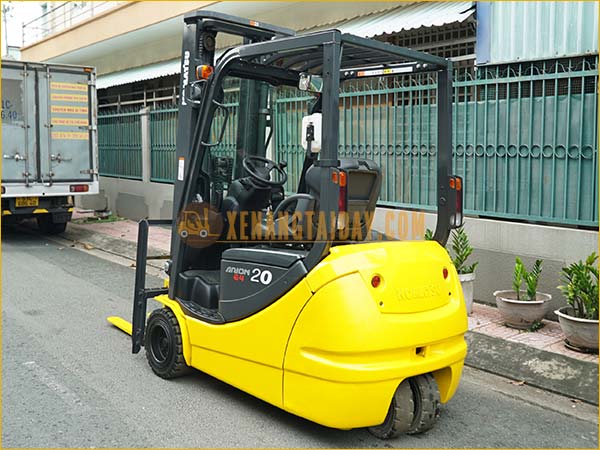 Xe nâng điện ngồi lái KOMATSU FB20M-12