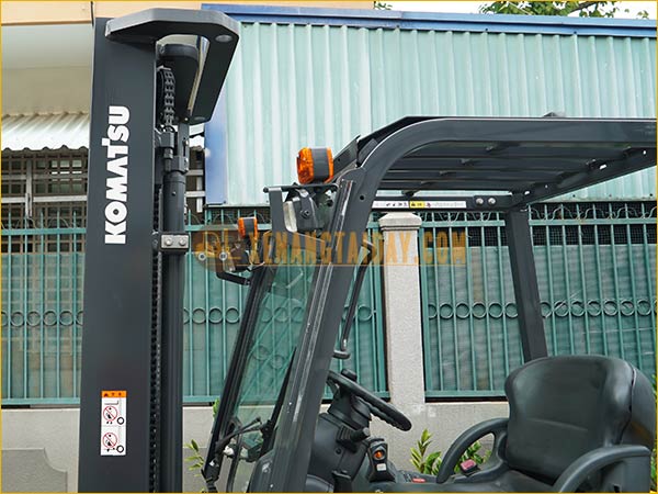 Xe nâng điện ngồi lái KOMATSU FB20M-12