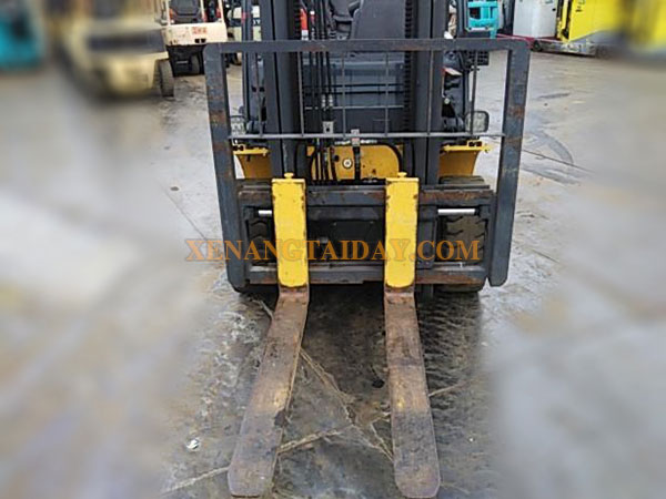 Xe nâng điện ngồi lái KOMATSU FB25-12