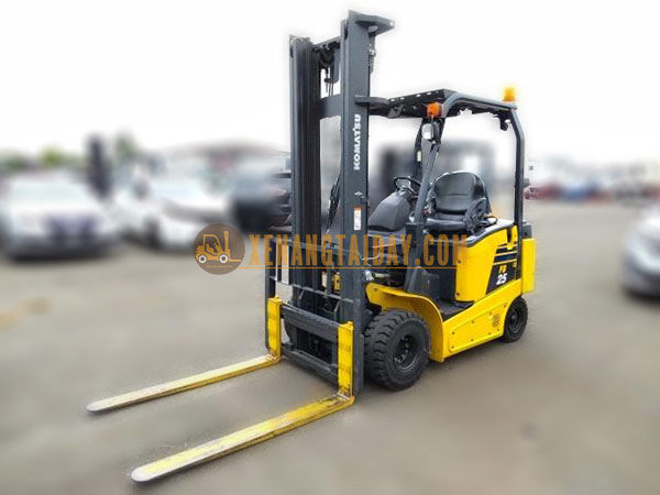 Xe nâng điện ngồi lái KOMATSU FB25-12