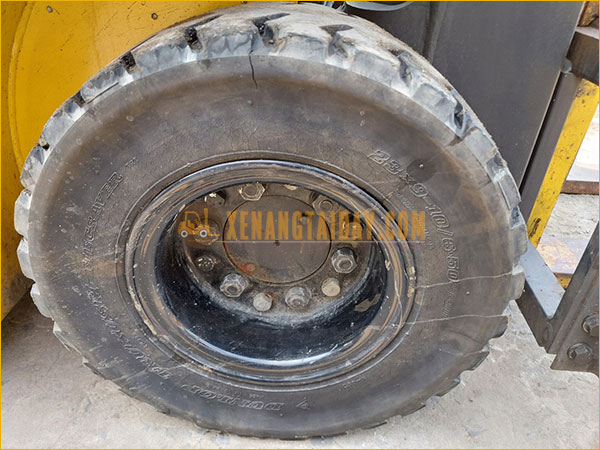 Xe nâng điện ngồi lái KOMATSU FB25-12