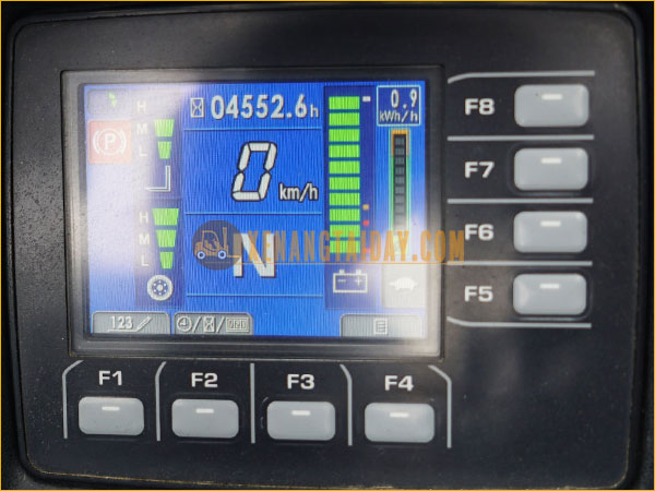 Xe nâng điện ngồi lái KOMATSU FB25-12