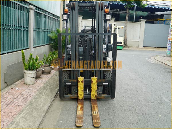 Xe nâng điện ngồi lái KOMATSU FB25-12